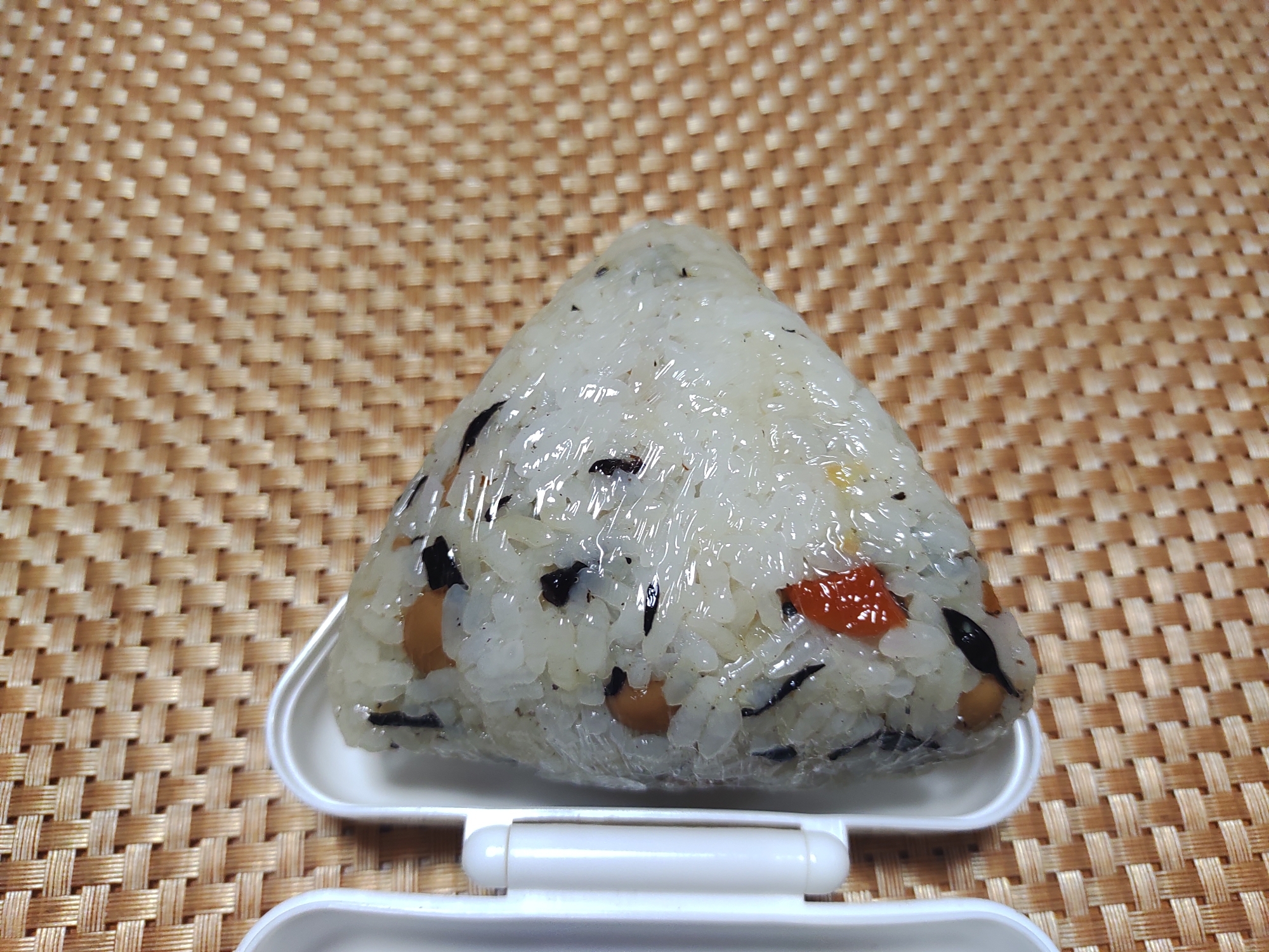 豆ひじきのおにぎり