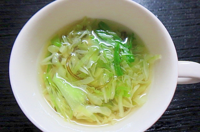 キャベツと塩昆布の簡単スープ