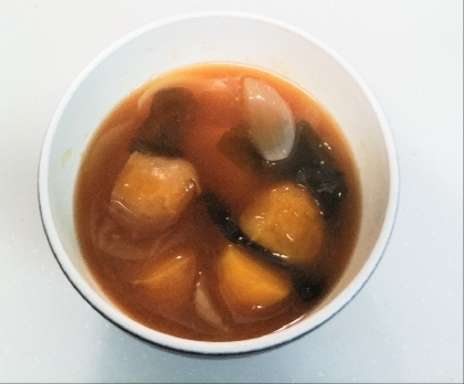 じゃがいもと玉葱の味噌汁