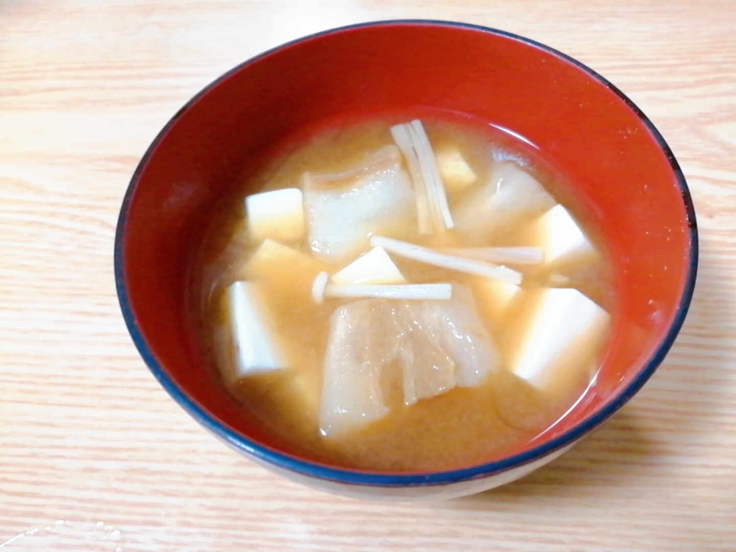 豆腐と麩とえのきの味噌汁