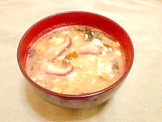 豆腐とワカメのお味噌汁