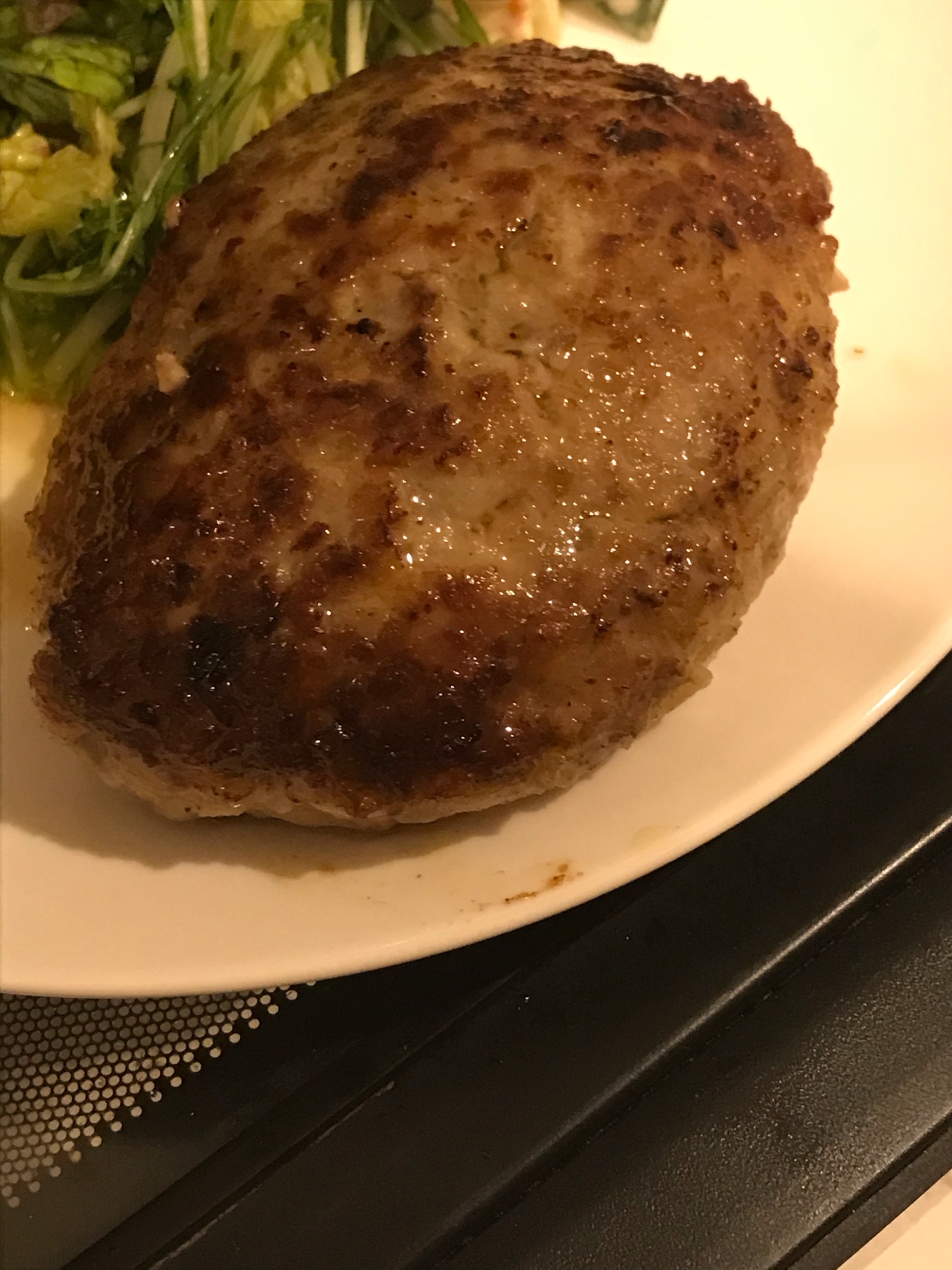 〇〇を入れるだけで肉汁流れるハンバーグ！