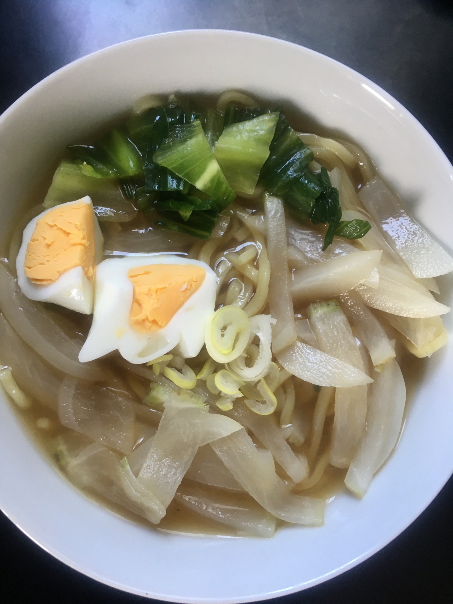 カブとレタスの卵醤油ラーメン