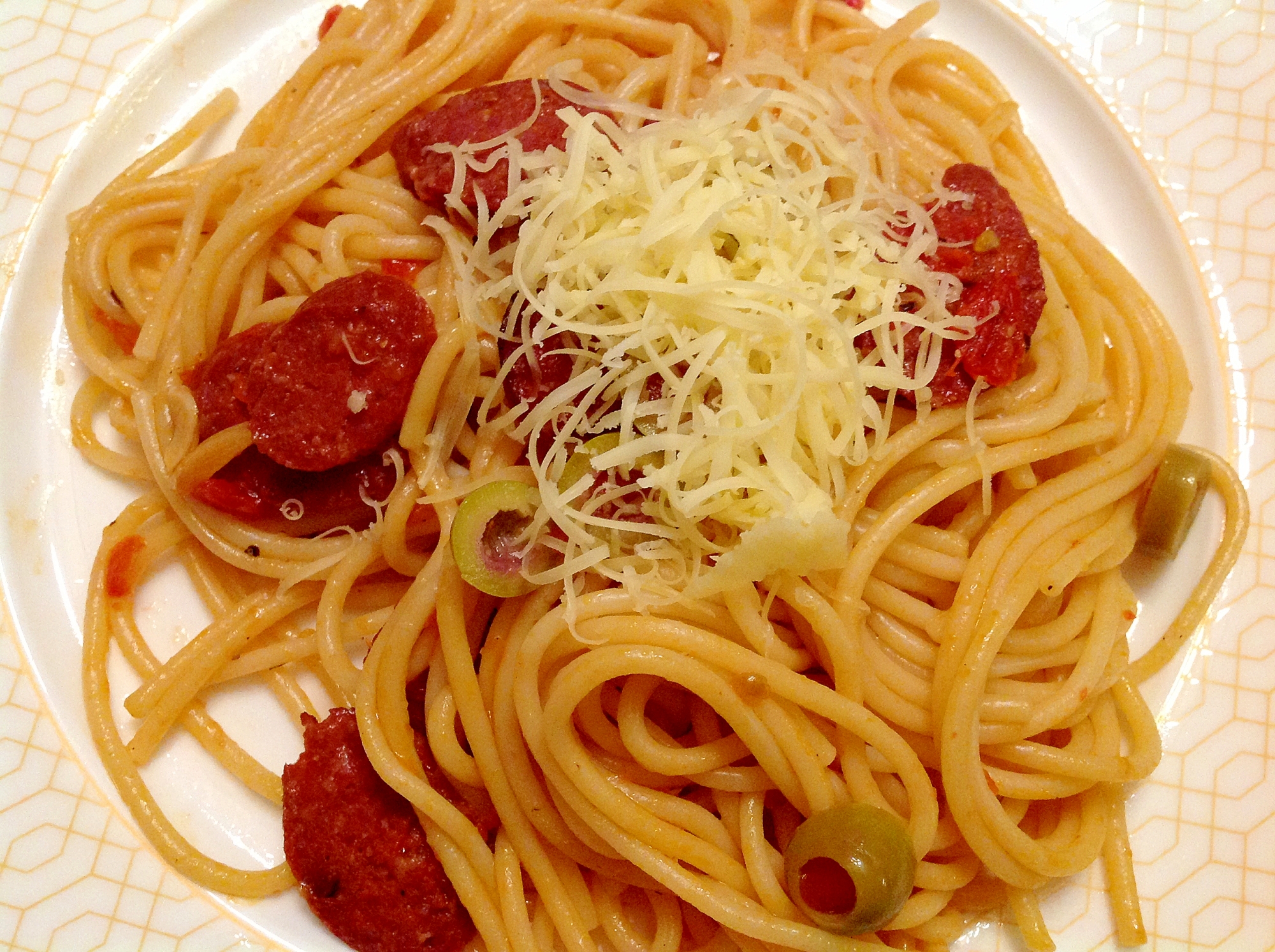 チョリソーとドライトマトとオリーブのスパゲッティ