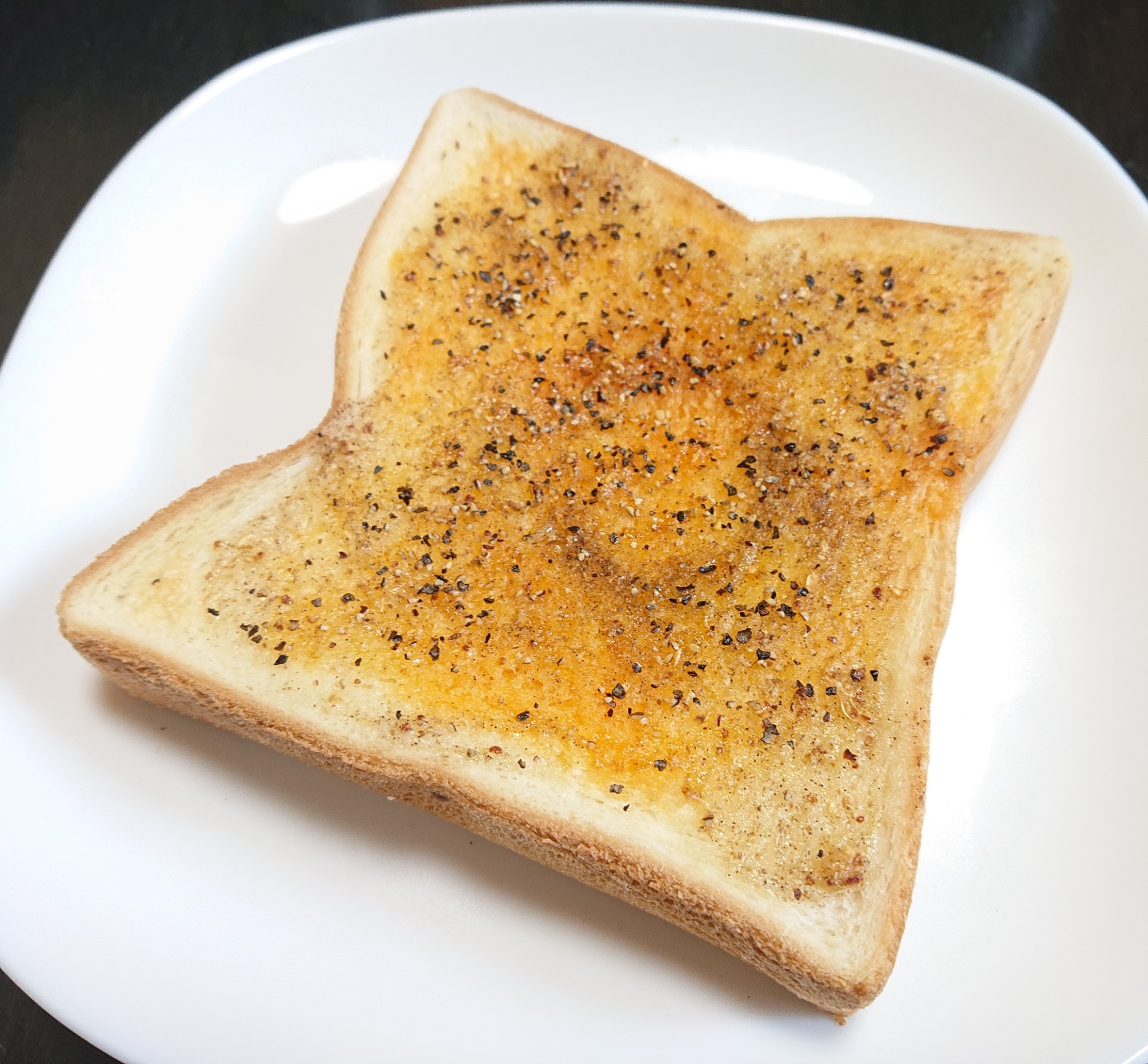 色んな辛さを楽しむマヨトースト