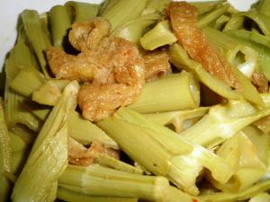 イタドリの炒め物 レシピ 作り方 By かば蔵 楽天レシピ イタドリの炒め物 レシピ 作り方 By かば蔵 楽天レシピ