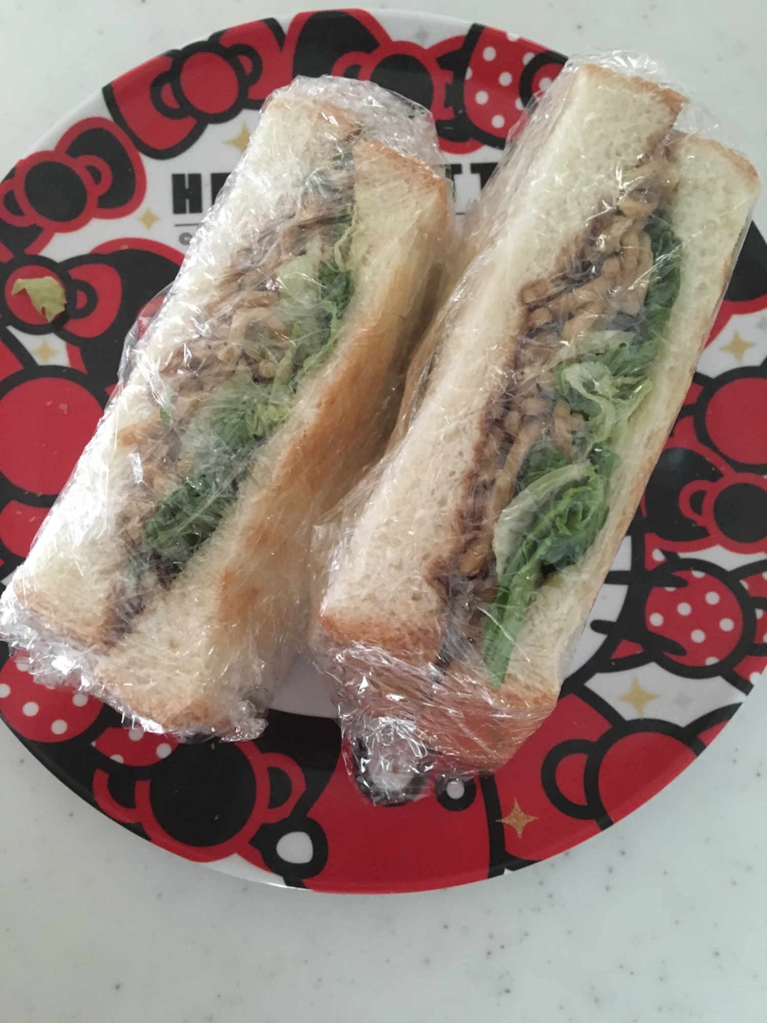 食パンで☆焼きそばとレタスのホットサンド(^○^)