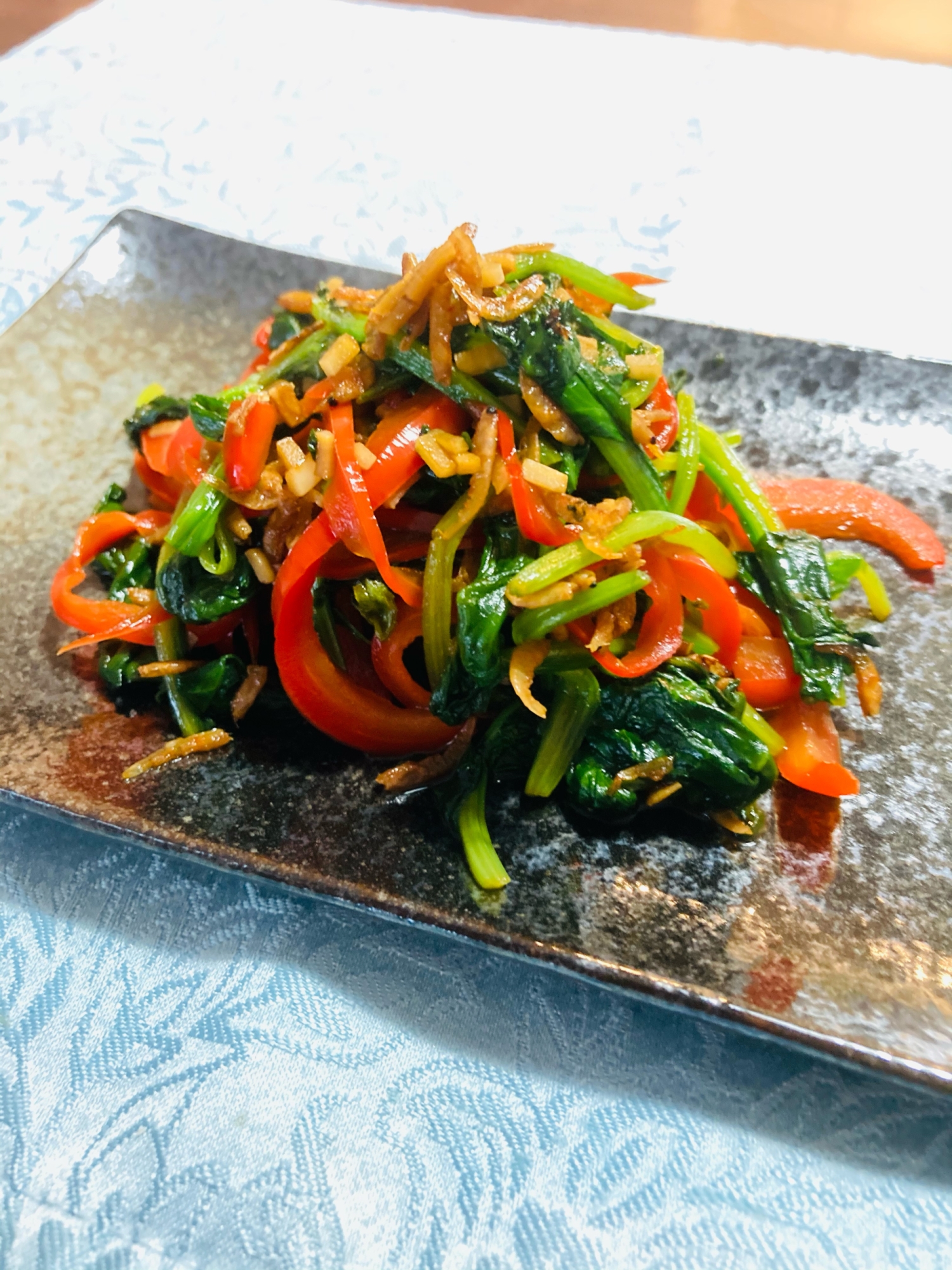 ほうれん草とパプリカのにんにく炒め