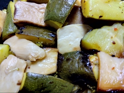 ズッキーニとエリンギのカレー風味炒め