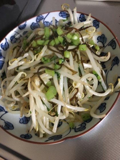 節約おかず★もやしと大根の葉の塩昆布炒め