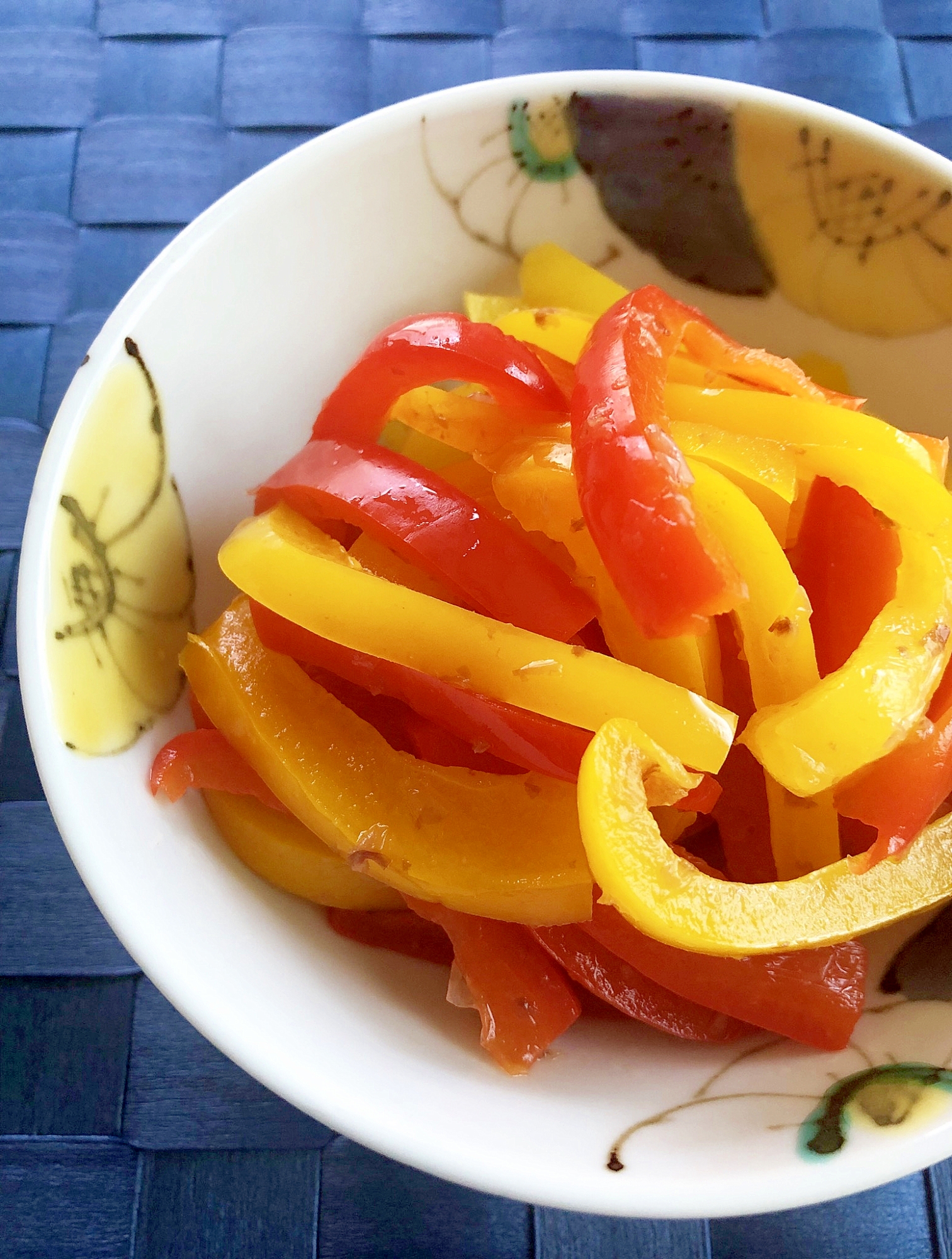 レンジで簡単！パプリカの白だし浸し