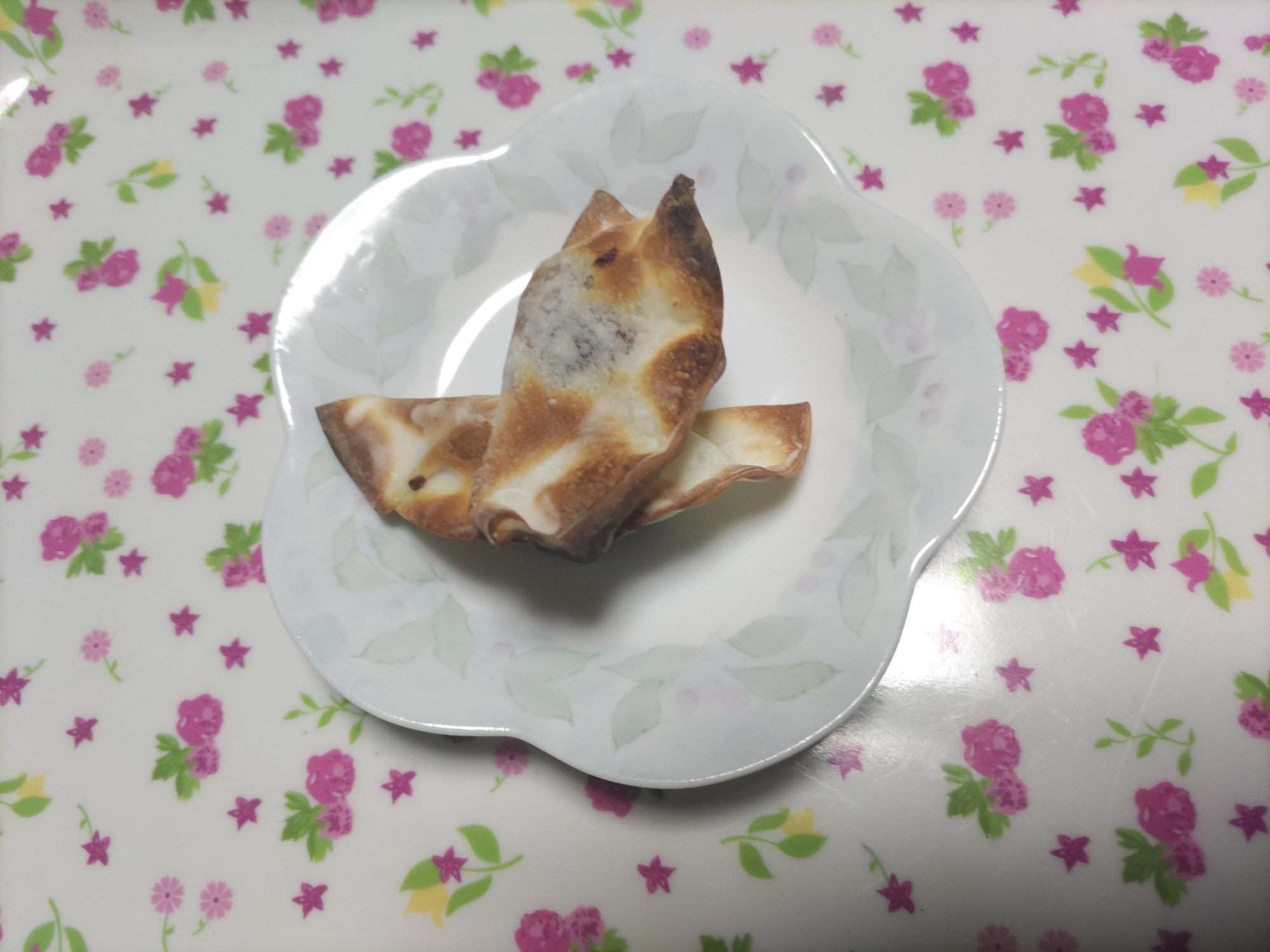 ピーナッツチョコとバナナの餃子の皮で包み焼き