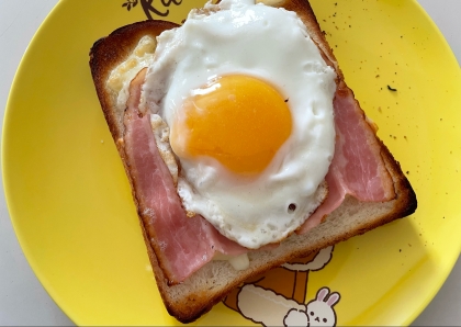 トースト焦げましたが(^^; おいしくできました。ベーコンもっとカリカリにすれば良かったけどお腹がすいて笑　おいしかったです。ごちそうさまでした♪