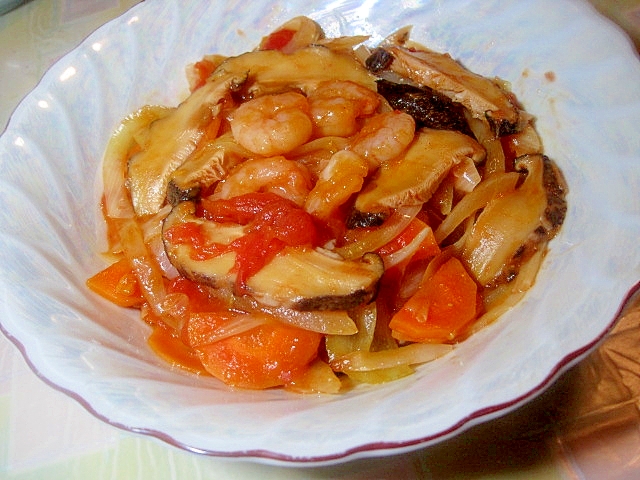 トマトベースのムキエビ、新玉ネギ炒め・煮込み