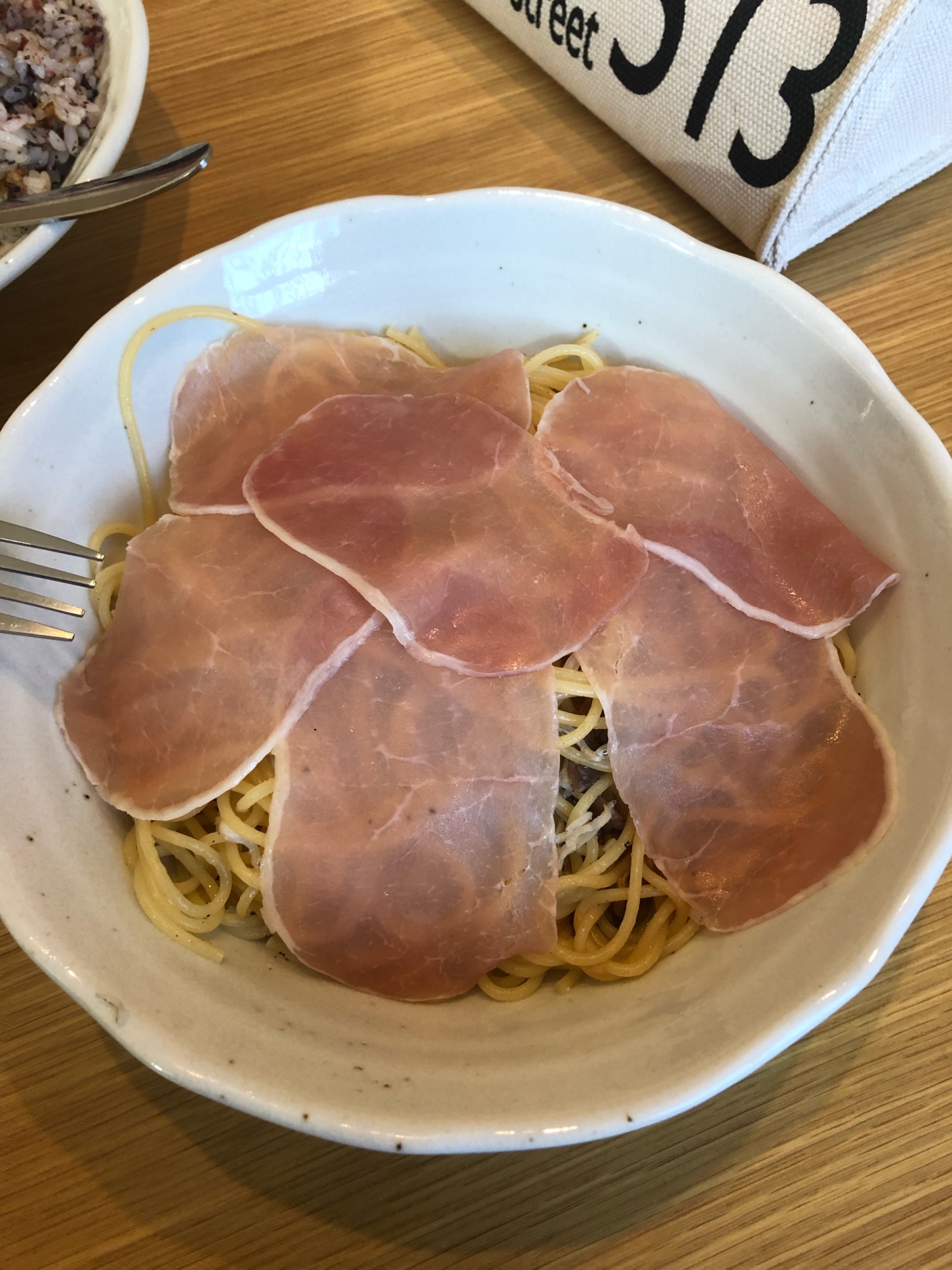 アンチョビと生ハムのパスタ