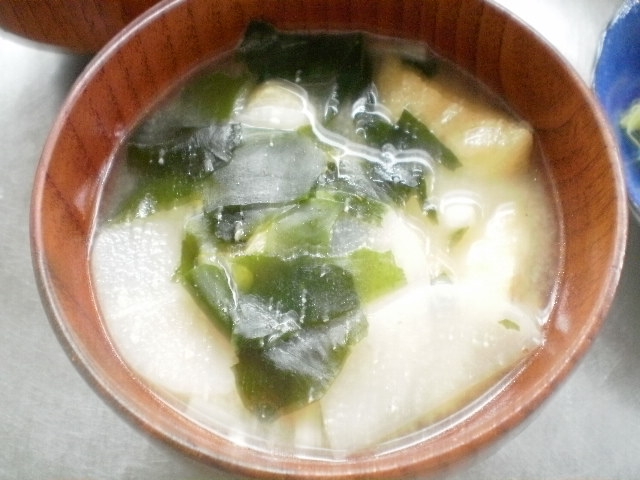 大根とわかめ油揚げの味噌汁