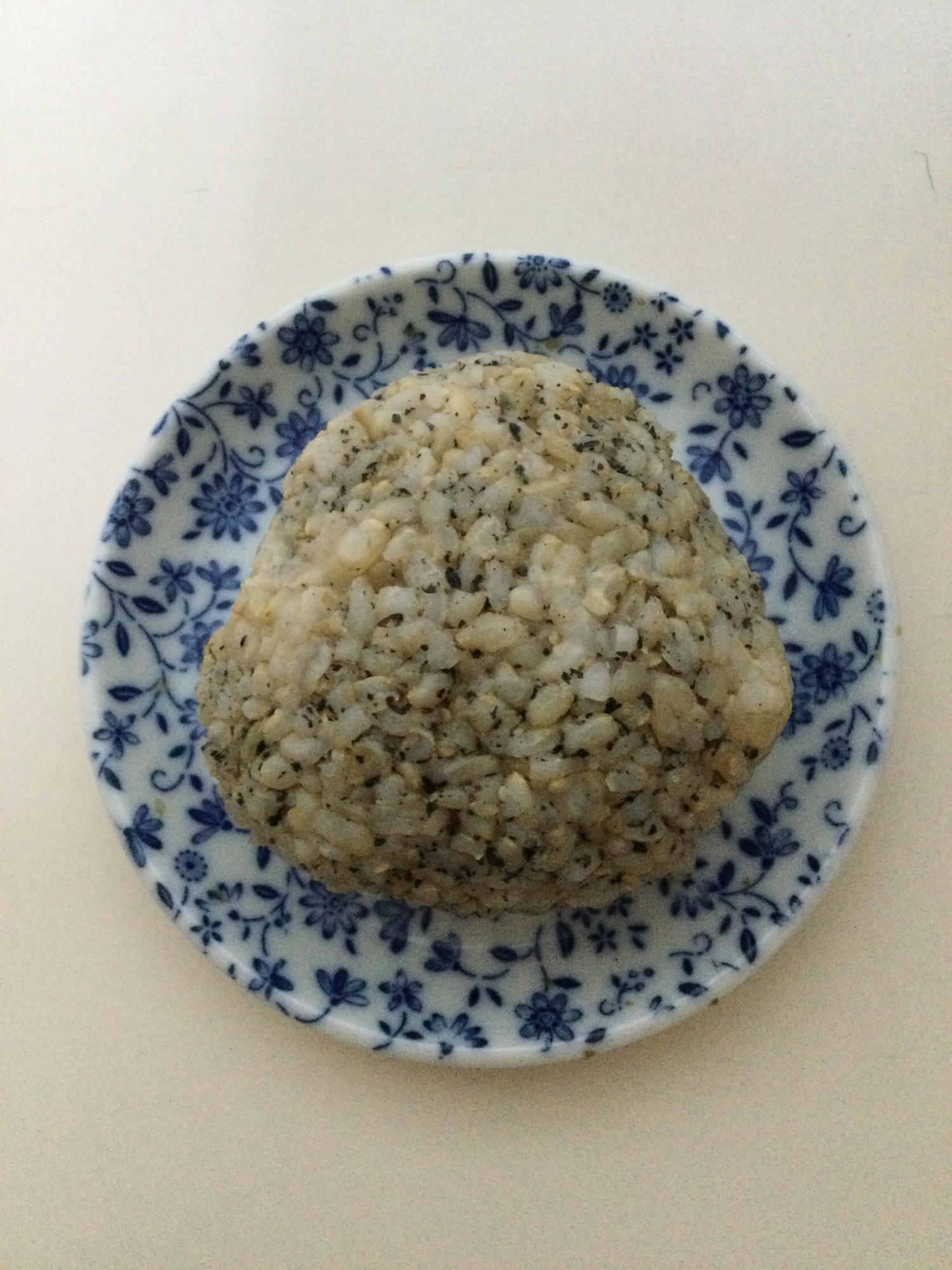 梅昆布茶とごまのポテサラおにぎり
