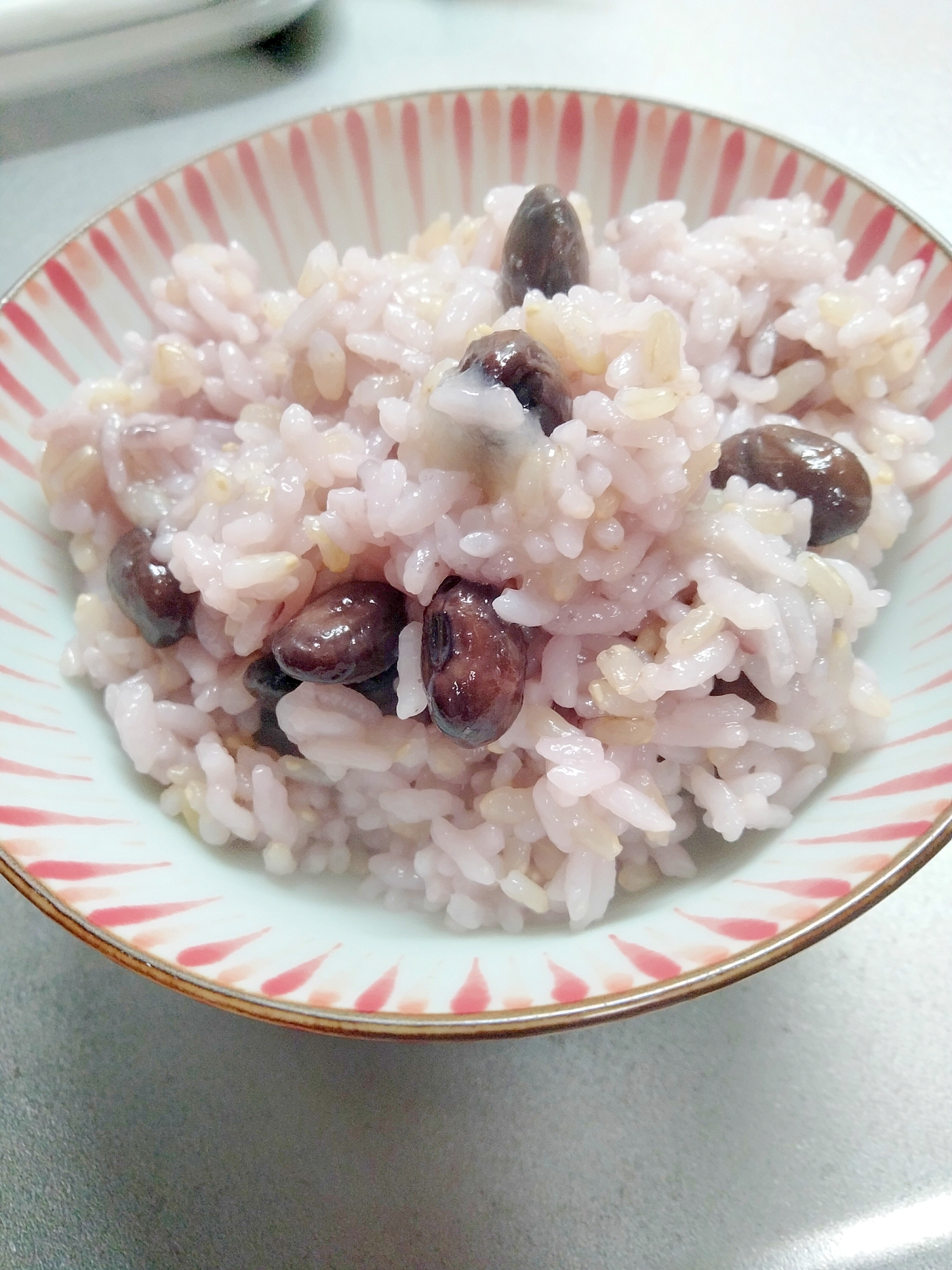 黒豆と切り餅で、カンタンもちもちおこわ風