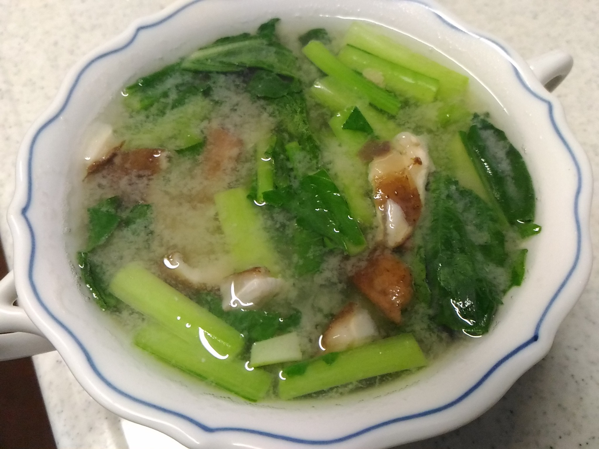 小松菜と椎茸の味噌汁