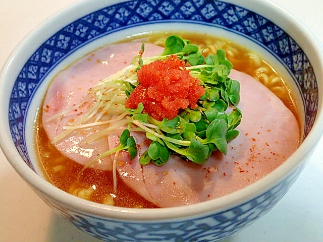 ハムとかいわれ大根と明太子の味噌ラーメン