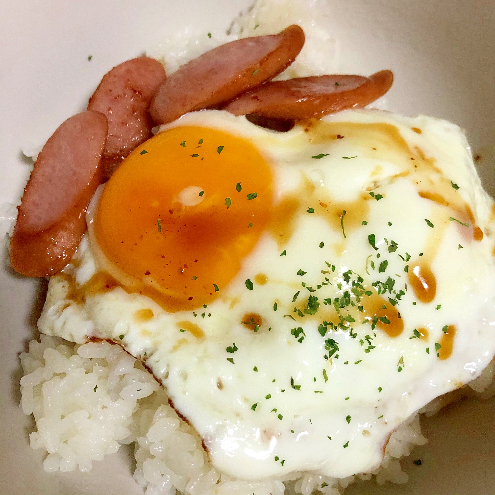 目玉焼きとウインナーのご飯