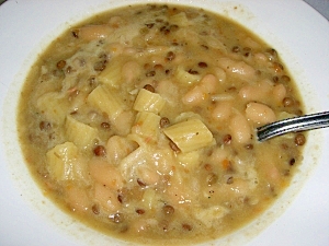 冬に食べたい！レンズ豆と白いんげん豆のパスタスープ