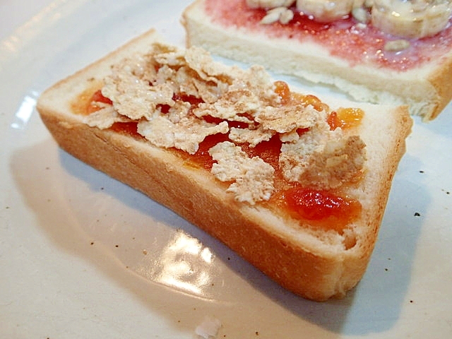 トマトジャムと玄米フレークのシナモン香るトースト