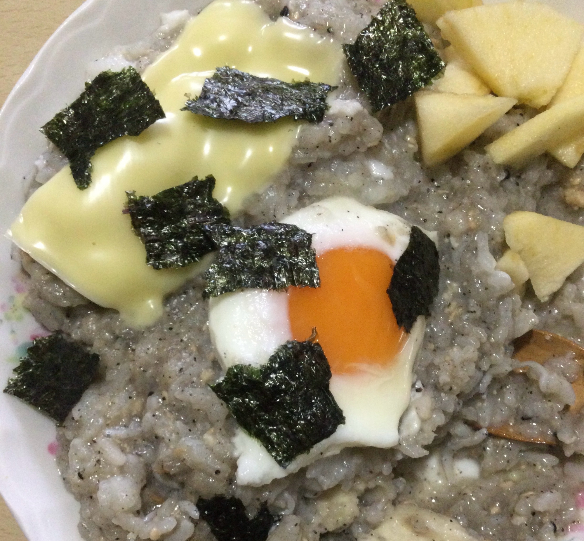 ☆りんごチーズ海苔乗せ☆卵黒胡麻ご飯☆