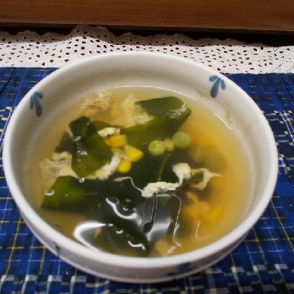 グリーンピース＆とうもろこしのわかめスープ