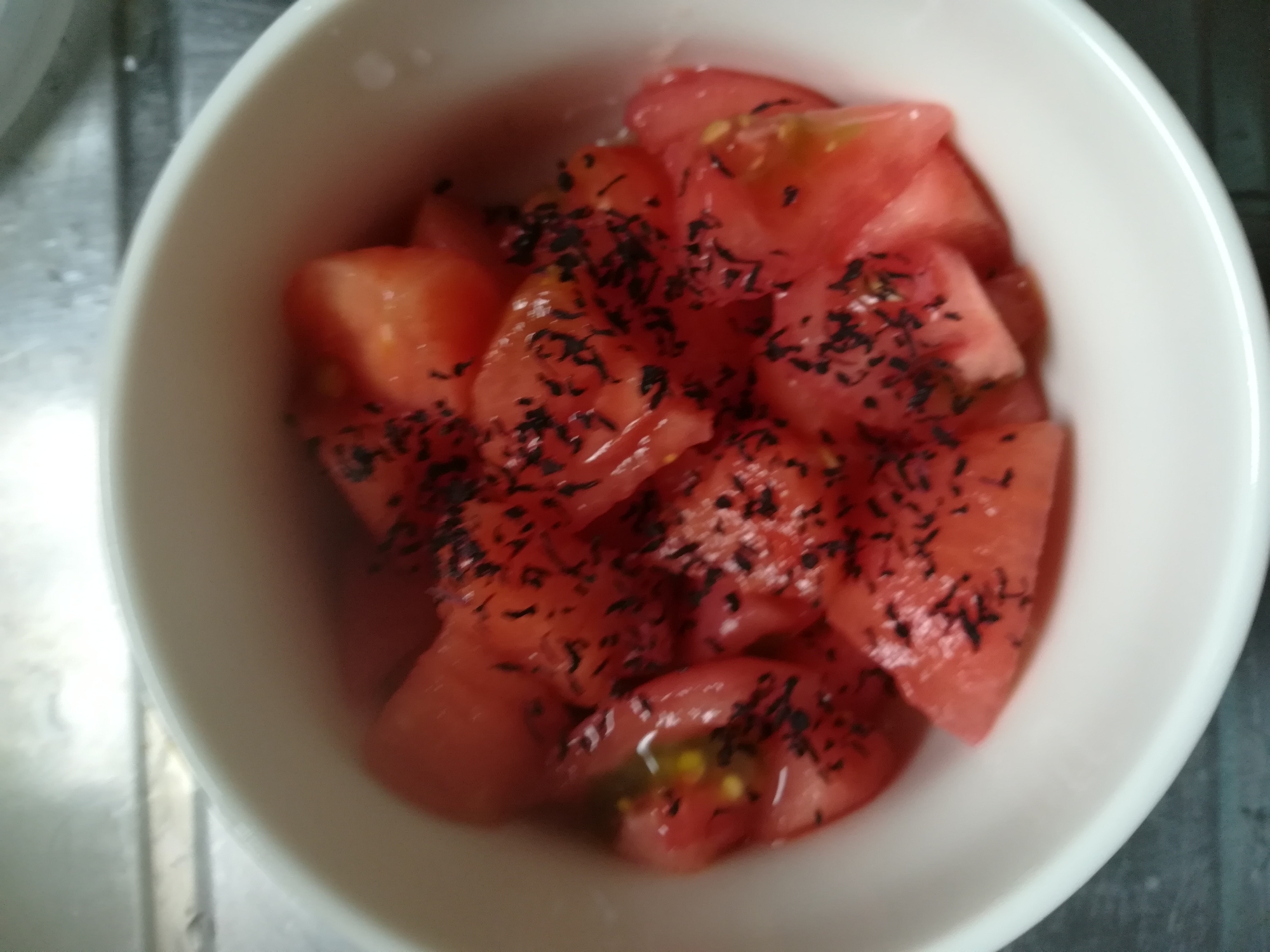 余り調味料活用　トマトのゆかりサラダ
