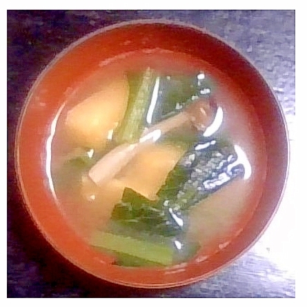 小松菜・しめじ・油揚げの味噌汁（鰹だし）