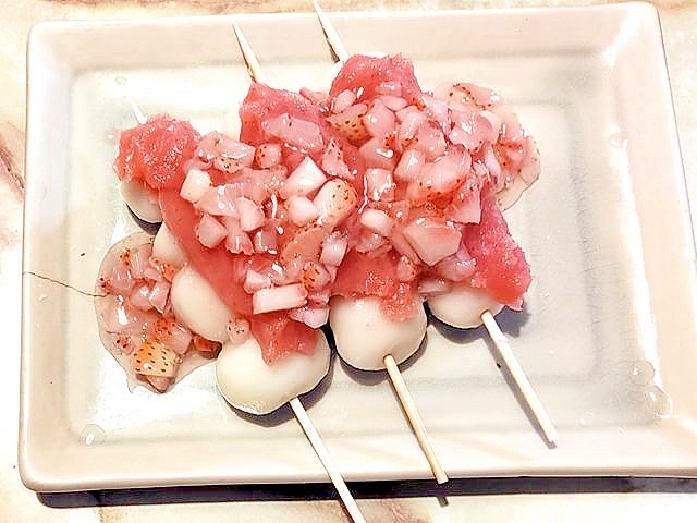 苺ゼリー乗せ！桜あんの串団子♪