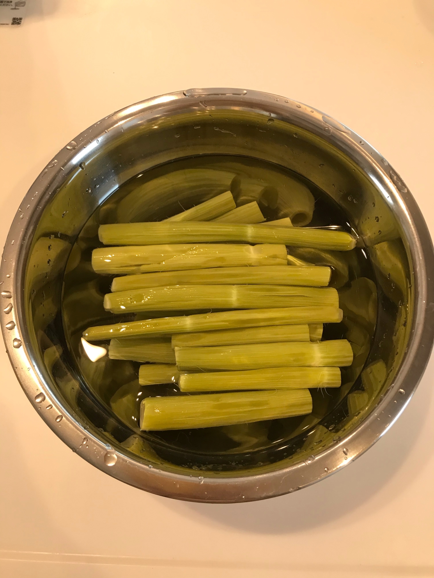 春の山菜いたどり たしっぽ の簡単下処理方法 レシピ 作り方 By 南の国の大西エツコ 楽天レシピ