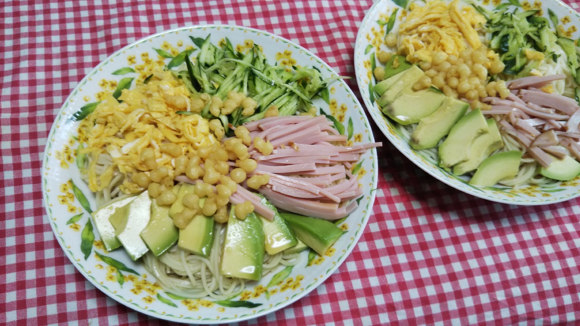 アボカドと錦糸卵とハムと天かすの冷やしタヌキ素麺☆