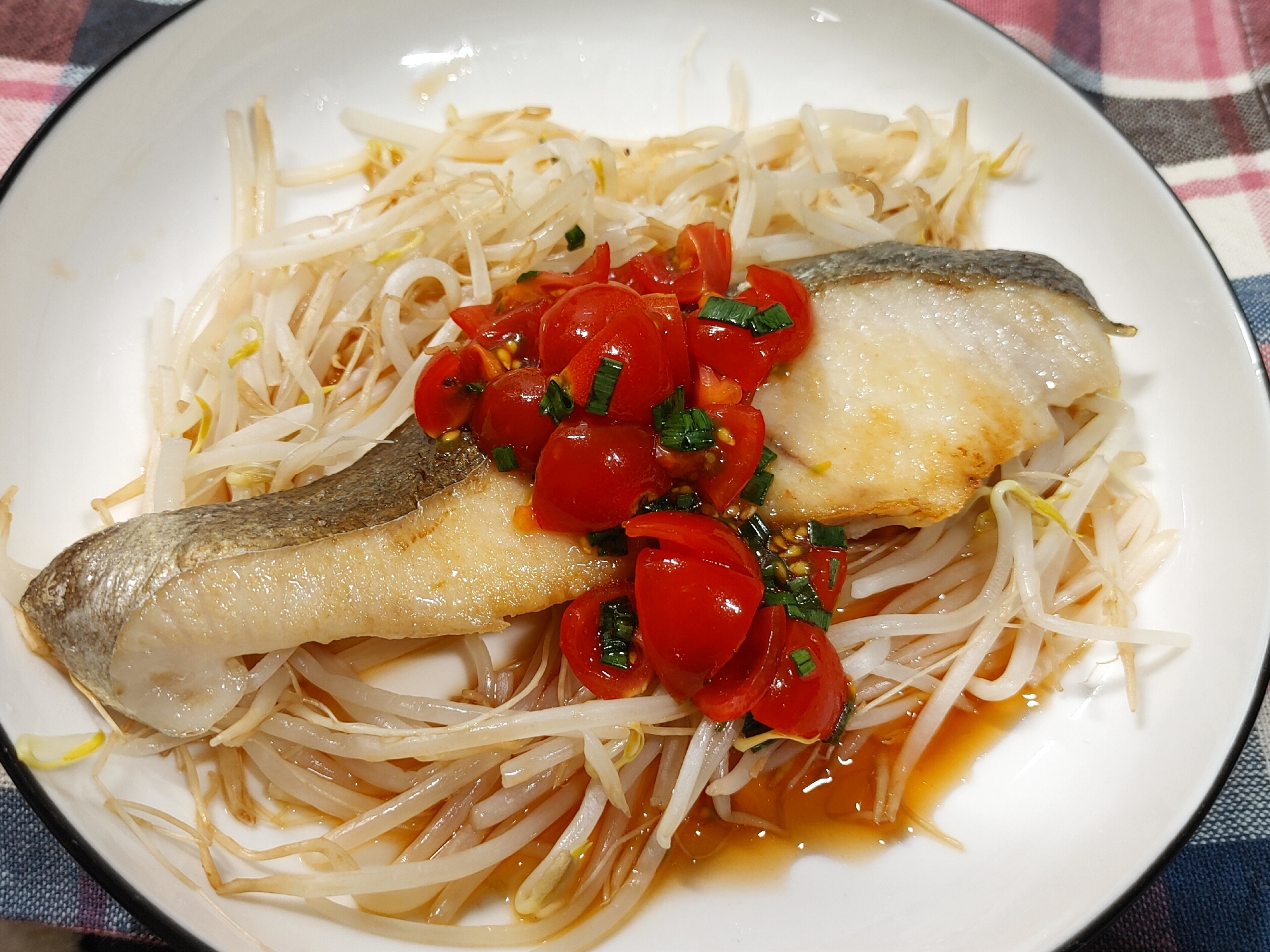 白身魚のソテー中華トマトソース風味