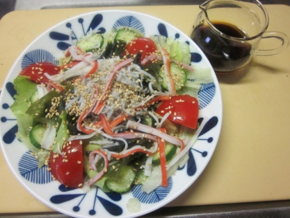 夢シニアさん
今晩は~♪
色々の食材が入り
栄養満点のサラダ
堪能しました♡
ドレッシングも、覚えやすい分量で美味しかったです(^^♪
ご馳走さまでした♪