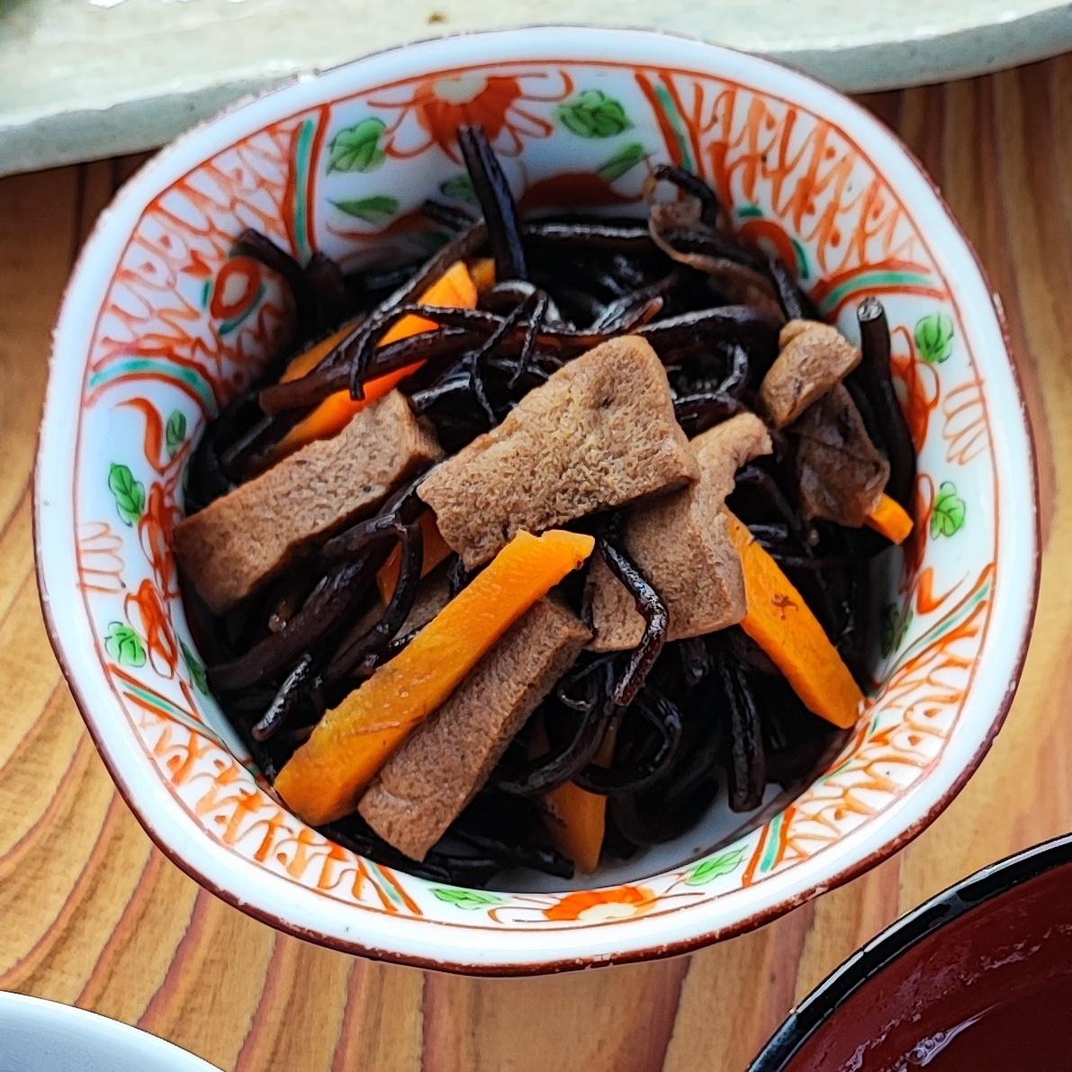 高野豆腐入りひじきの煮物