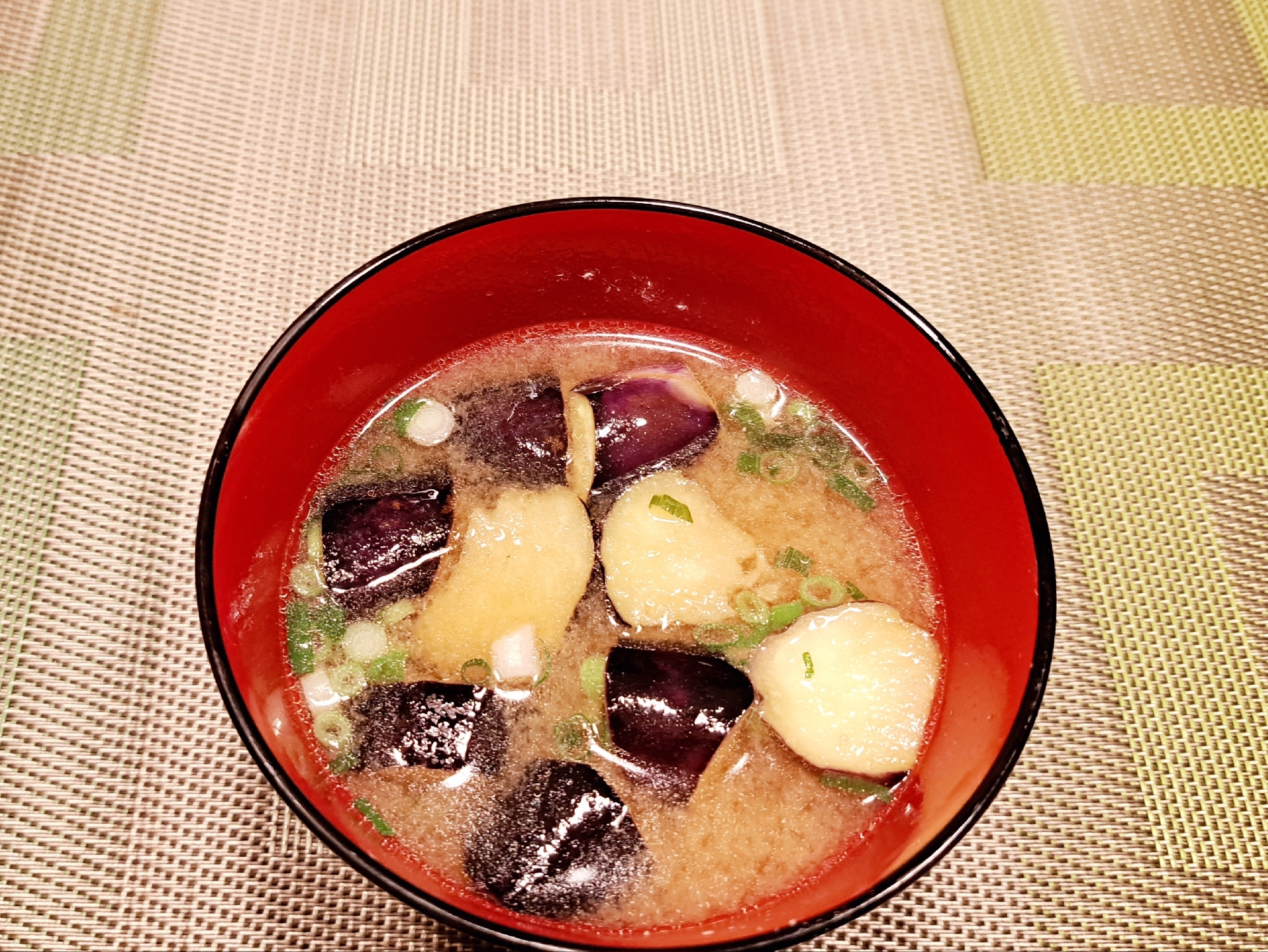 コクがあって美味しい！揚げなす の おみそ汁