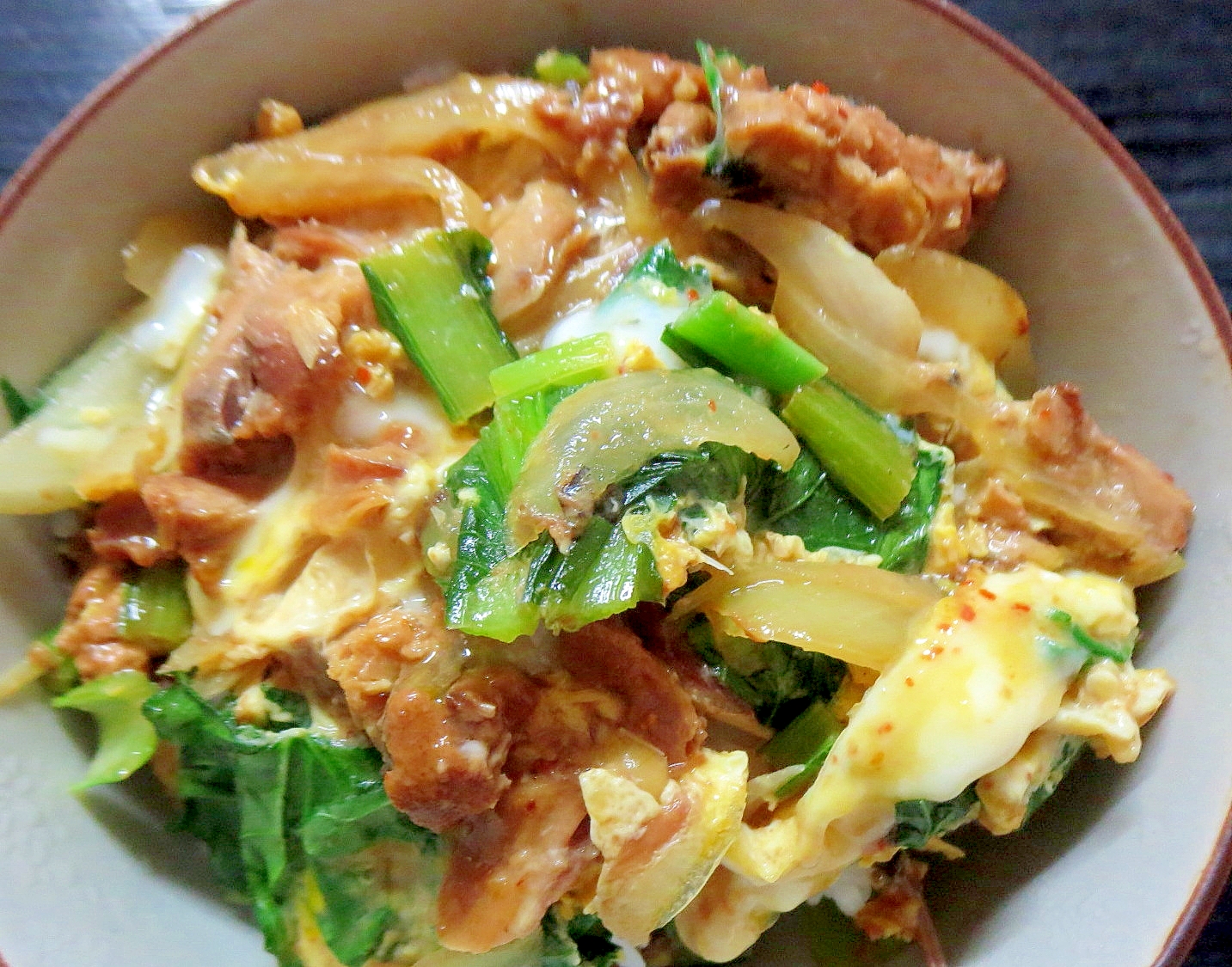 サバ缶で卵丼