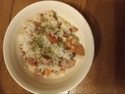 炊飯器で❤ピラフ風の炊き込みご飯（キャベツ芯入り）