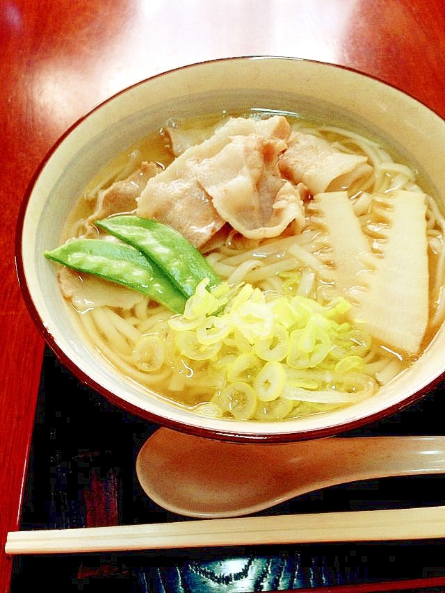 お醤油を使わない♪色白さんの肉うどん