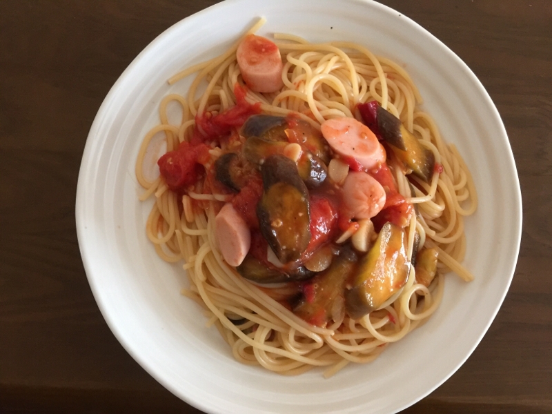 なすと魚肉ソーセージのトマトパスタ