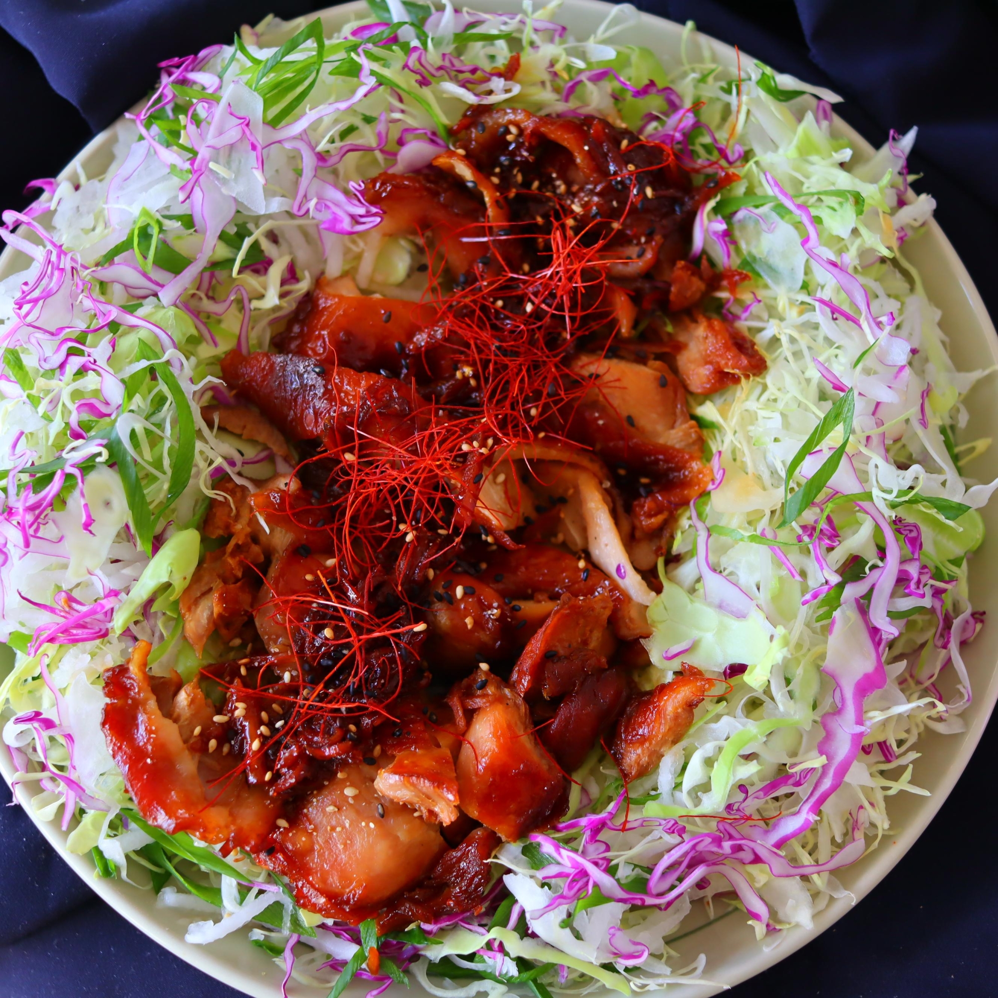 野菜不足を解消！甘辛チキンと香味野菜のサラダ仕立て