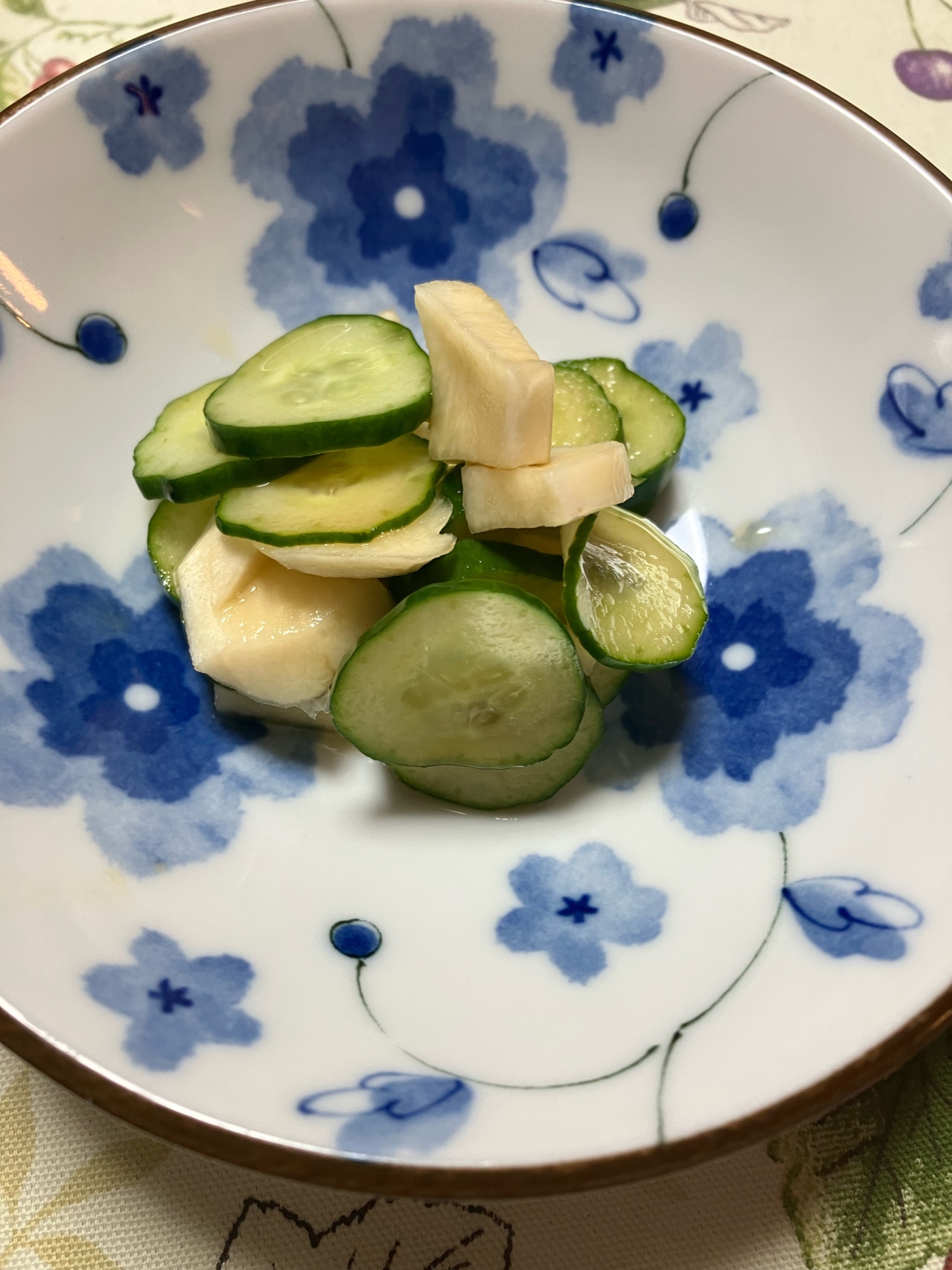 カブときゅうりの鰹出汁風味の甘酢漬け！