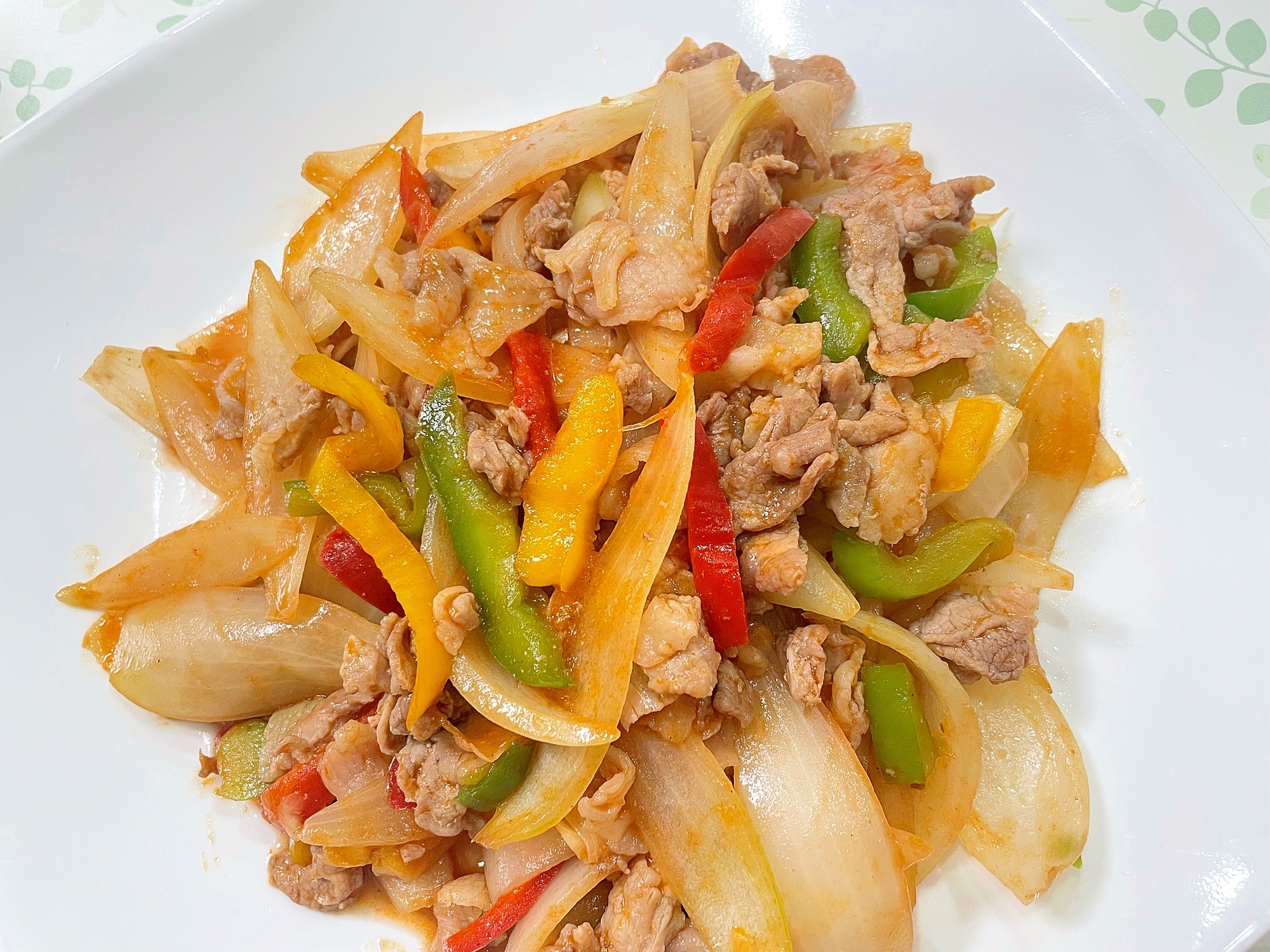 豚肉と玉ねぎとパプリカのケチャップソース炒め