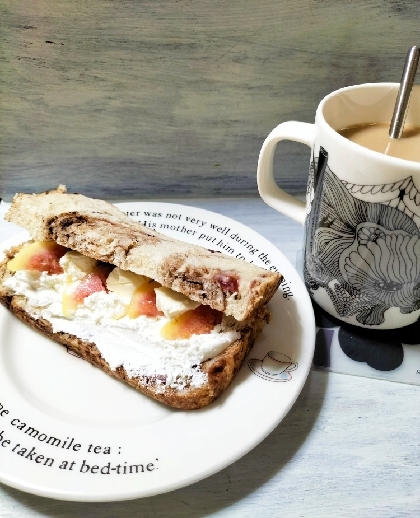 ずっとこれ食べたくてお気に入りに♡お取り寄せのバスクチーズケーキに大量のホイップクリームあったのでチャンス到来❢クリームチーズと無花果で美味♪素敵なレシピ感謝❤