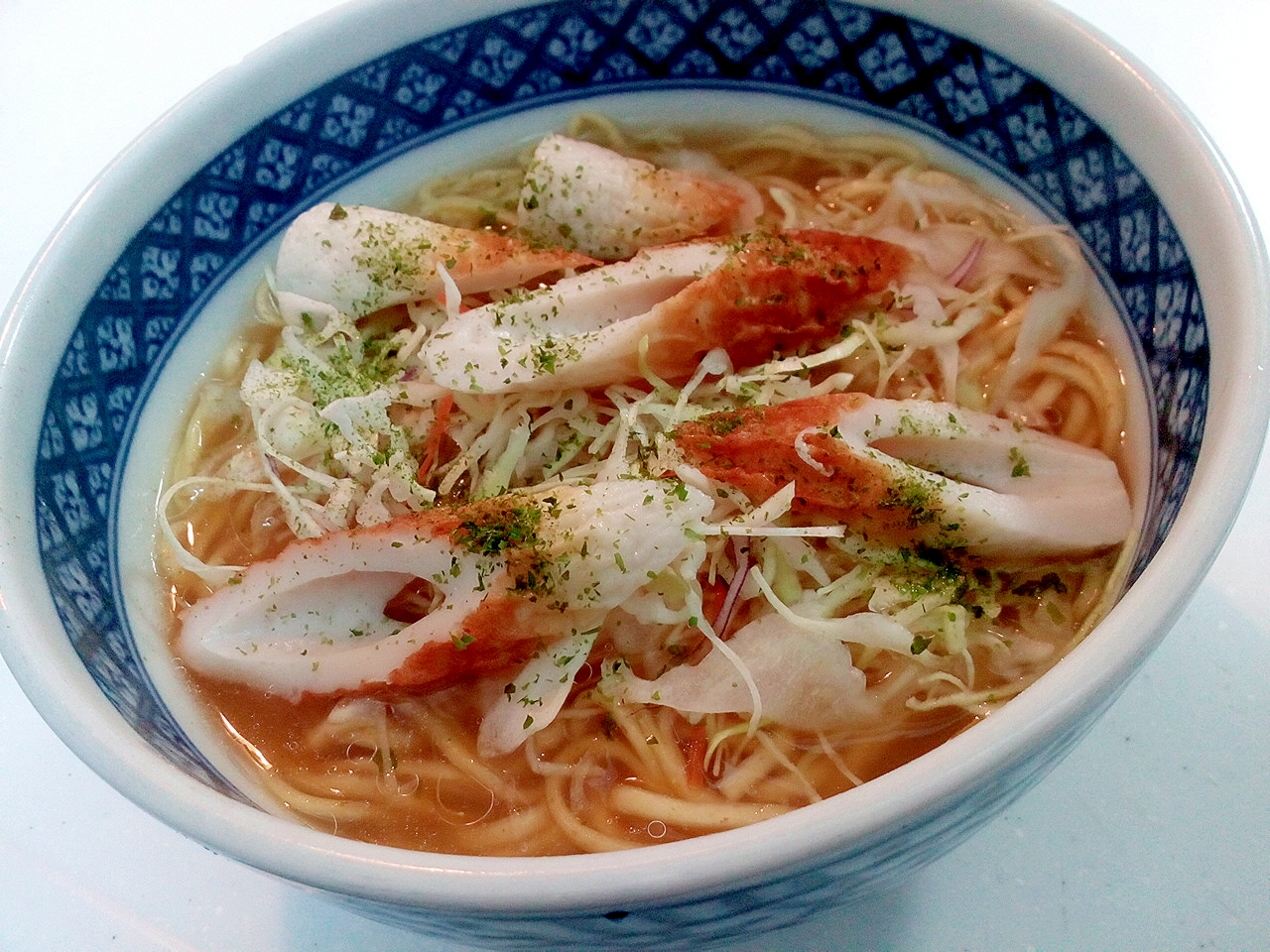 千切り野菜と竹輪の味噌ラーメン