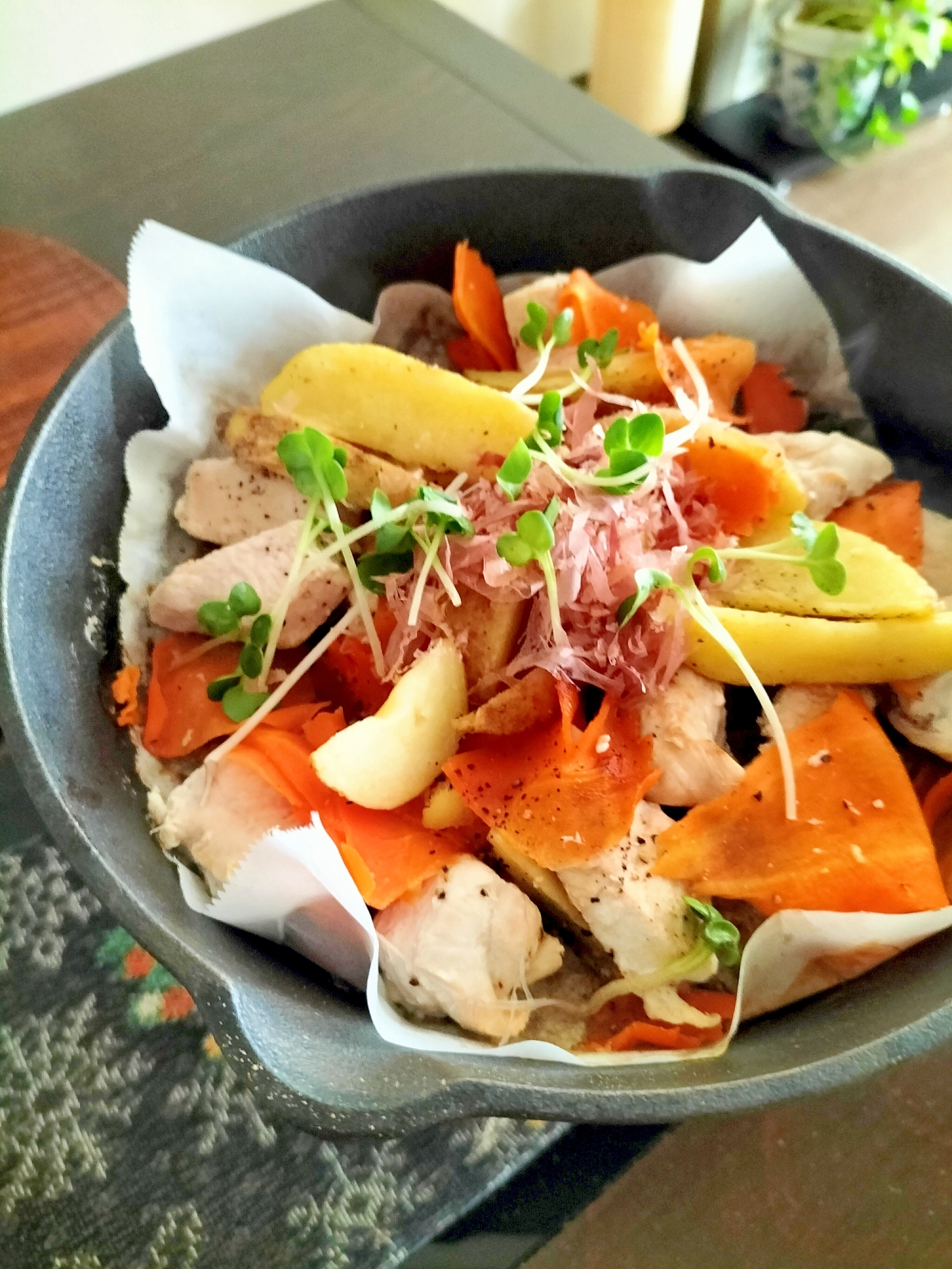 ひらひらにんじんと鶏肉のおかか醤油炒め焼き♪