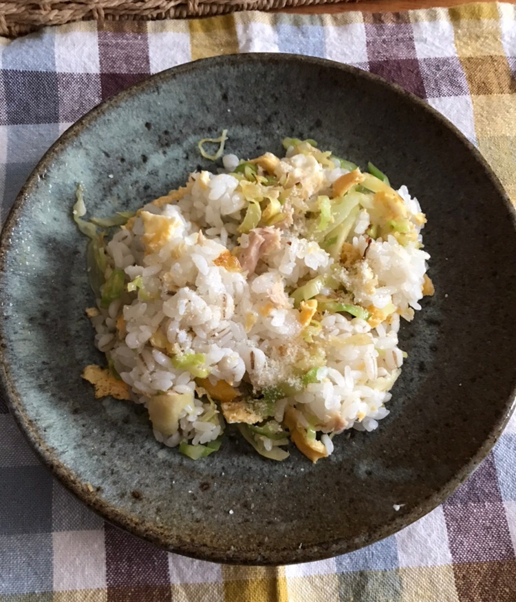 キャベツとツナの粉チーズチャーハン