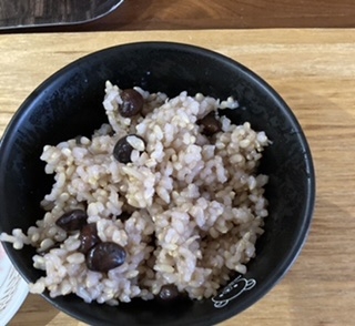 炊飯器にいれてスイッチ、ポン！簡単☆黒豆ごはん